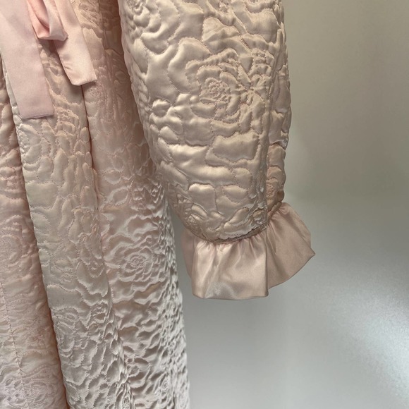 Vintage Intimates & Sleepwear Vintage Gillian Omalley Rose Quilted Blanket Robe Ruffle Neck